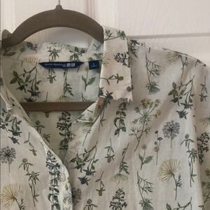 Uniqlo Green and White Floral Casual Shirt